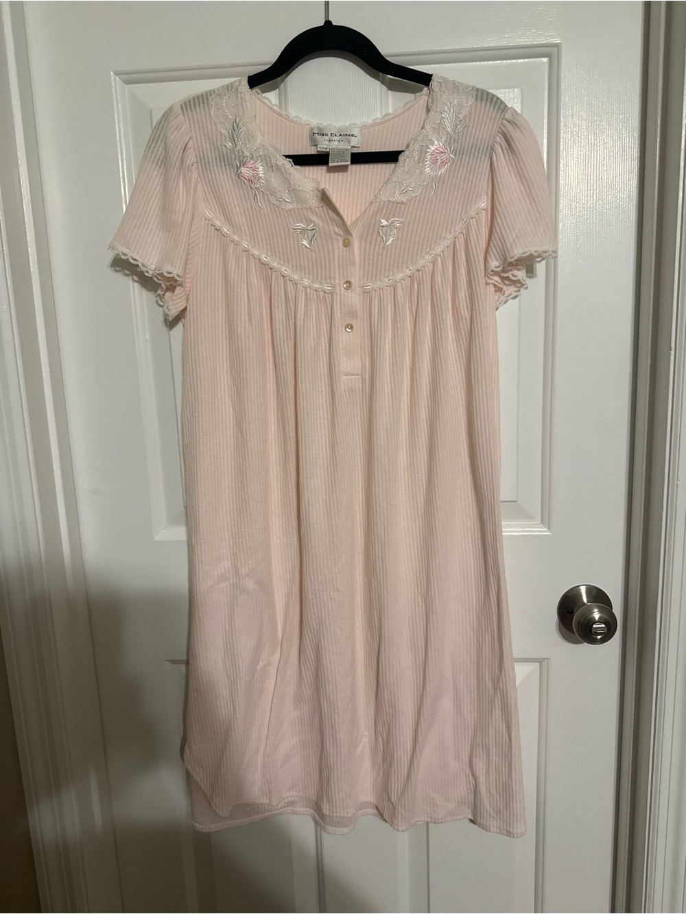 Miss Elaine Vintage Style Floral Embroidered Nightgown Medium Light Pink Lace